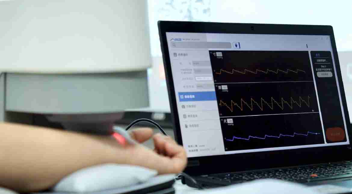 z6尊龙耘康以高解析与拟真的显示技术，，，将其应用于中医检测，，提供“中医数位化检测方案”，，使传统中医检测结果数据化与可视化