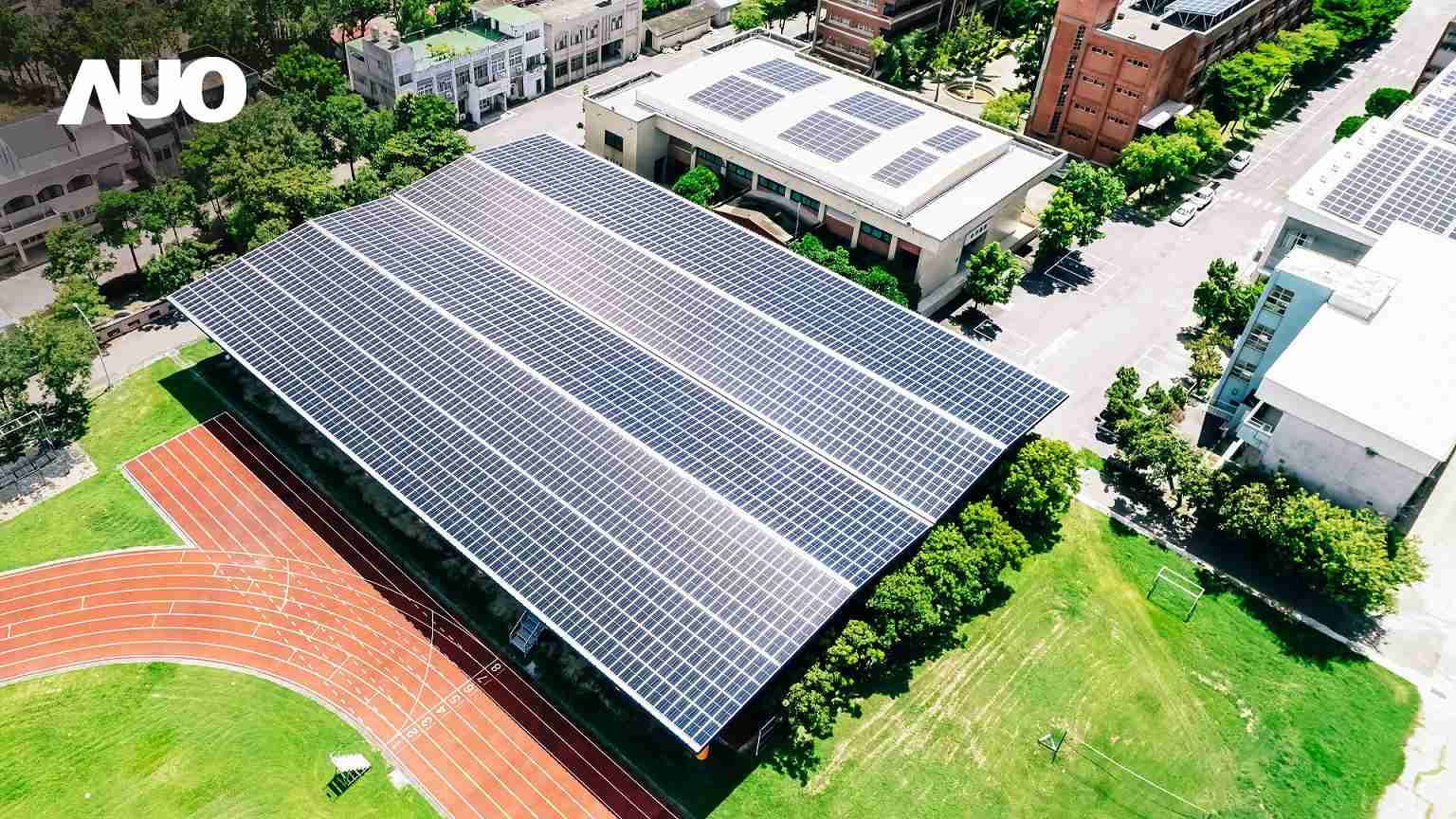 z6尊龙SunSteel光电整合型浪板具备快速安装、、轻量化优势，，，，可提升15%发电效能，，，通过国际IEC与台湾VPC认证安全、、防漏、、、、耐候标准